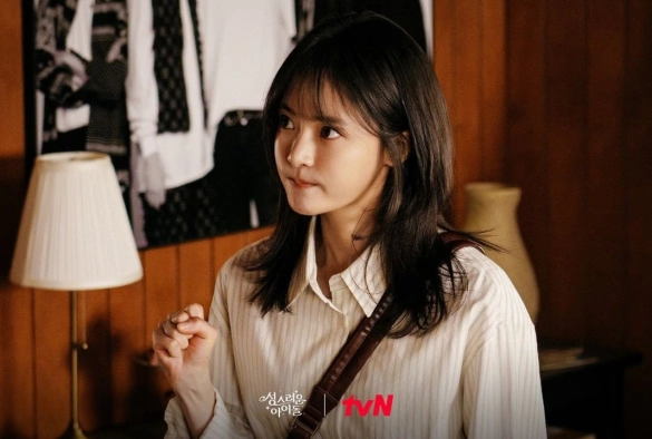 Кадр из дорамы Священный айдол