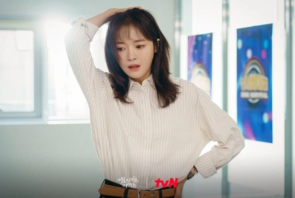 Кадр из дорамы Священный айдол