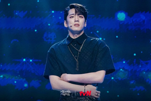 Кадр из дорамы Священный айдол