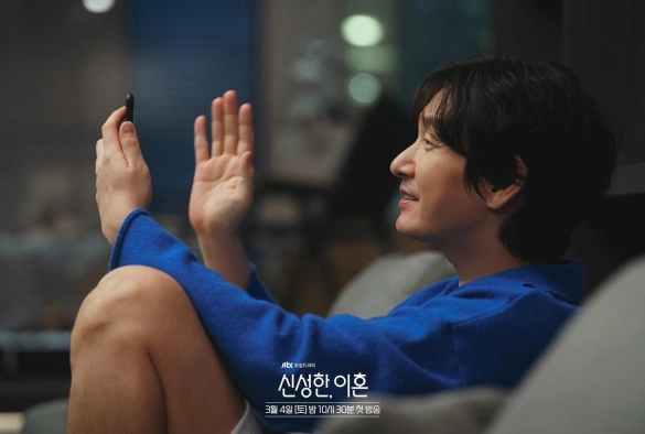 Кадр из дорамы Священный развод