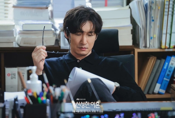 Кадр из дорамы Священный развод