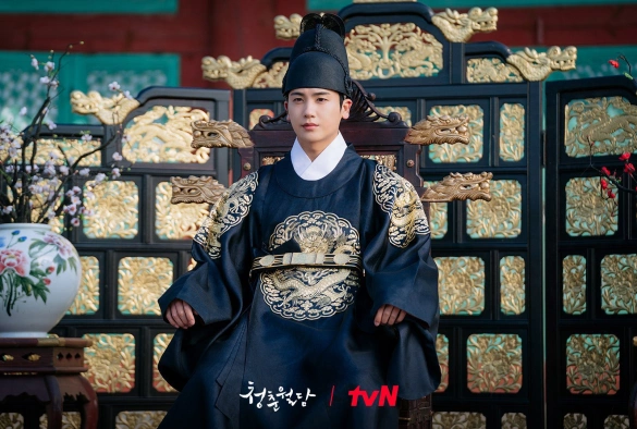 Кадр из дорамы Наша цветущая юность