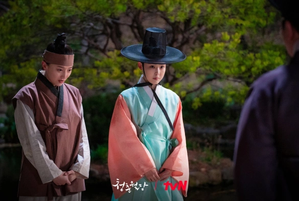 Кадр из дорамы Наша цветущая юность