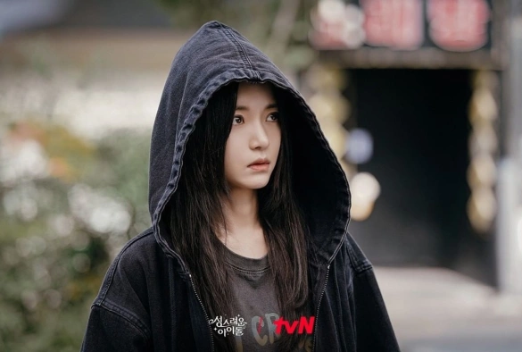 Кадр из дорамы Священный айдол