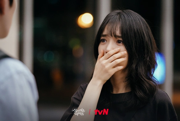 Кадр из дорамы Священный айдол