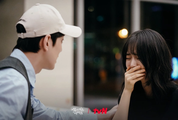 Кадр из дорамы Священный айдол