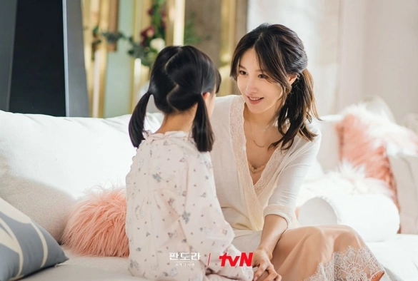 Кадр из дорамы Пандора: Фальшивый рай