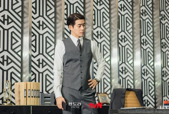 Кадр из дорамы Пандора: Фальшивый рай