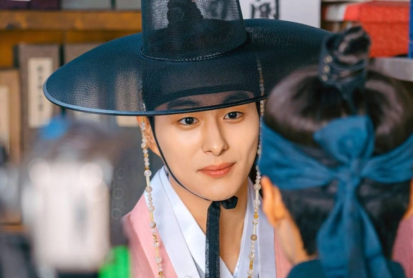 Кадр из дорамы Романтический гостевой дом