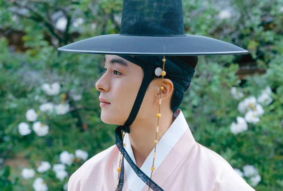 Кадр из дорамы Романтический гостевой дом