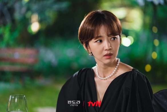 Кадр из дорамы Пандора: Фальшивый рай