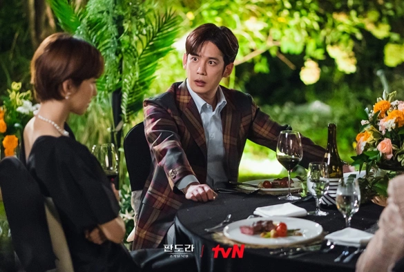 Кадр из дорамы Пандора: Фальшивый рай