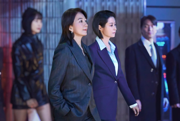 Кадр из дорамы Создательница королевы