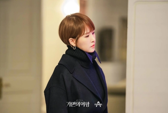 Кадр из дорамы Королева маски