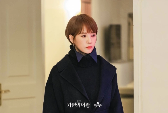 Кадр из дорамы Королева маски