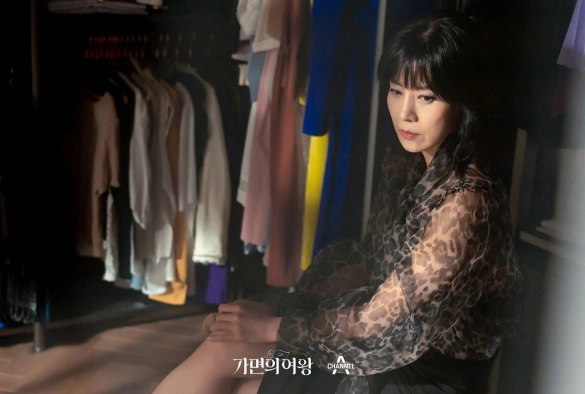 Кадр из дорамы Королева маски