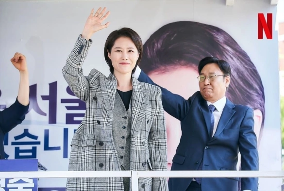 Кадр из дорамы Создательница королевы