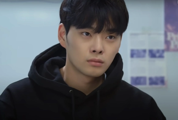 Кадр из дорамы Четыре причины, почему я ненавижу Рождество