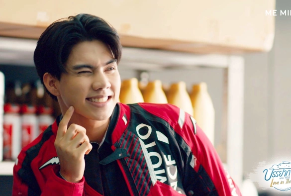 Кадр из дорамы Любовь витает в воздухе