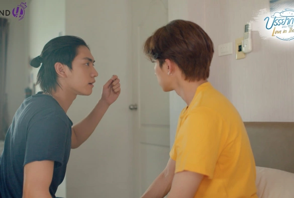 Кадр из дорамы Любовь витает в воздухе