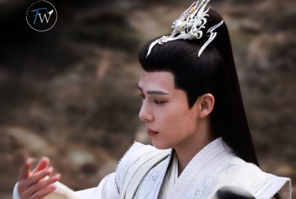 Кадр из дорамы Скрытый Бог