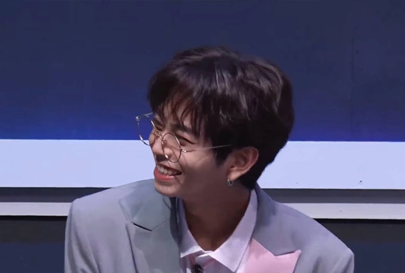 Кадр из дорамы Планета парней