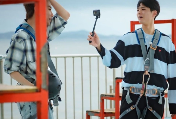 Кадр из дорамы Молодежный лагерь