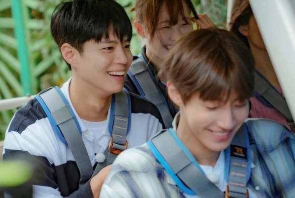 Кадр из дорамы Молодежный лагерь