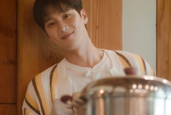 Кадр из дорамы Молодежный лагерь