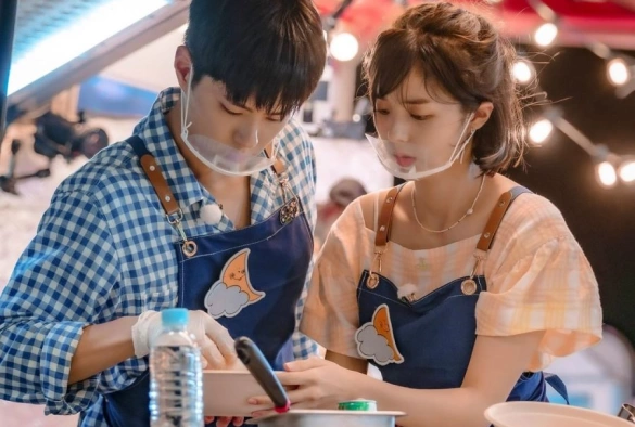 Кадр из дорамы Молодежный лагерь