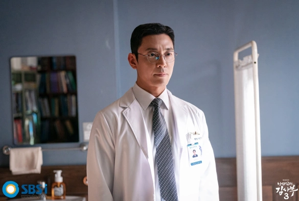 Кадр из дорамы Учитель Ким — доктор-романтик 3 сезон
