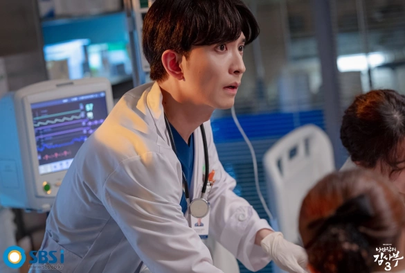 Кадр из дорамы Учитель Ким — доктор-романтик 3 сезон