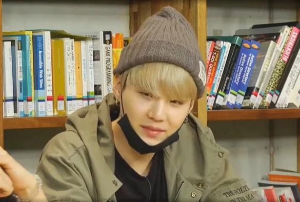 Кадр из дорамы BTS Бон Вояж