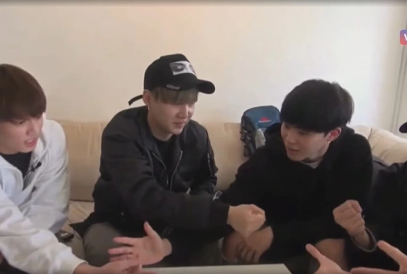 Кадр из дорамы BTS Бон Вояж