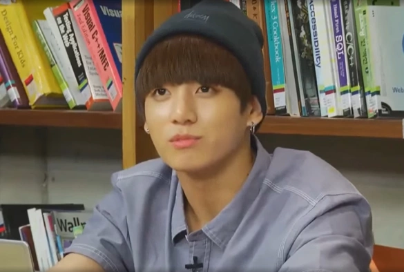 Кадр из дорамы BTS Бон Вояж