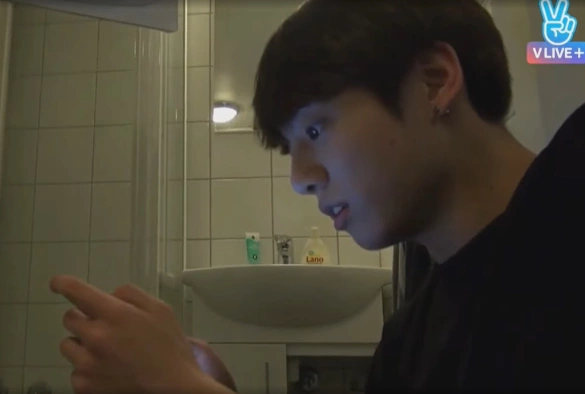 Кадр из дорамы BTS Бон Вояж