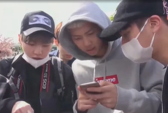 Кадр из дорамы BTS Бон Вояж