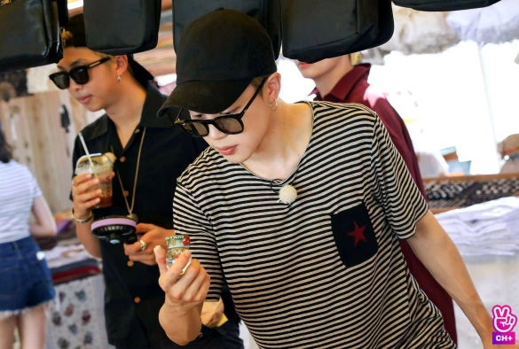 Кадр из дорамы BTS Бон Вояж 3 сезон