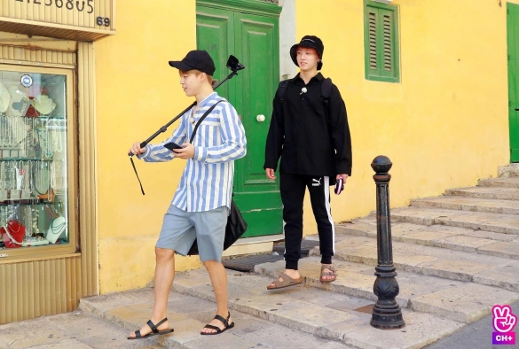 Кадр из дорамы BTS Бон Вояж 3 сезон