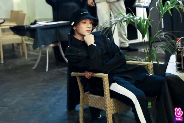 Кадр из дорамы BTS Бон Вояж 3 сезон