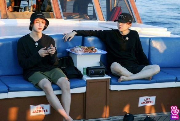 Кадр из дорамы BTS Бон Вояж 3 сезон