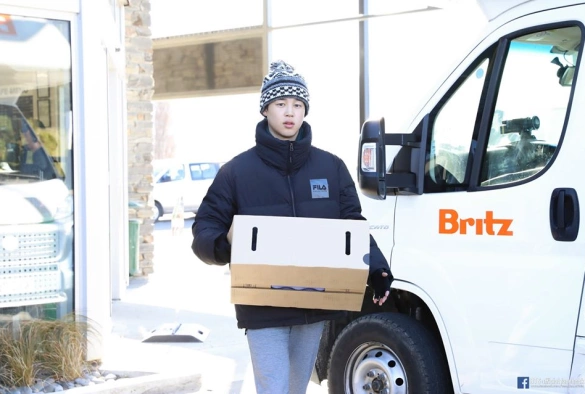 Кадр из дорамы BTS Бон Вояж 4 сезон