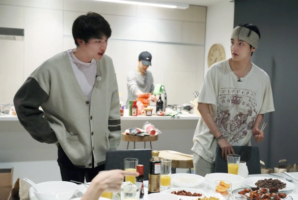 Кадр из дорамы BTS Бон Вояж 4 сезон