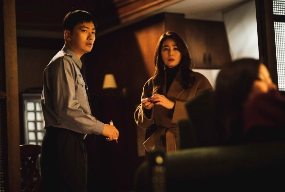 Кадр из дорамы Звонок из прошлого