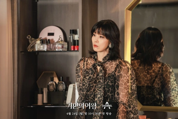 Кадр из дорамы Королева маски