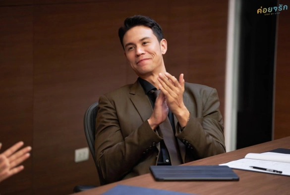 Кадр из дорамы Шаг за шагом