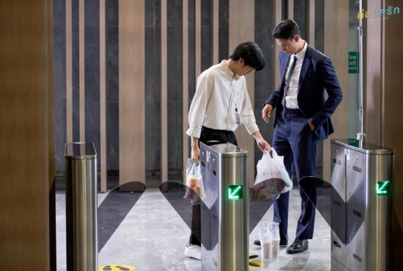 Кадр из дорамы Шаг за шагом