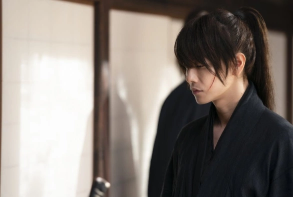 Кадр из дорамы Бродяга Кэнсин: Начало