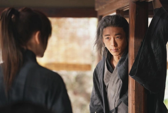 Кадр из дорамы Бродяга Кэнсин: Начало