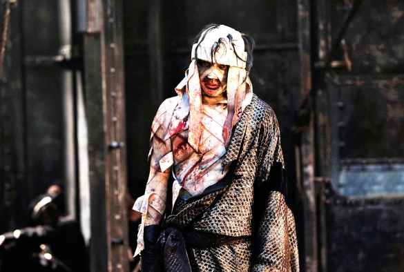 Кадр из дорамы Бродяга Кэнсин: Последняя легенда